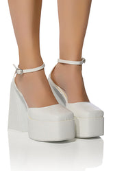 AZALEA WANG CLEMENTINE CHUNKY PUMP IN WHITE PATENT