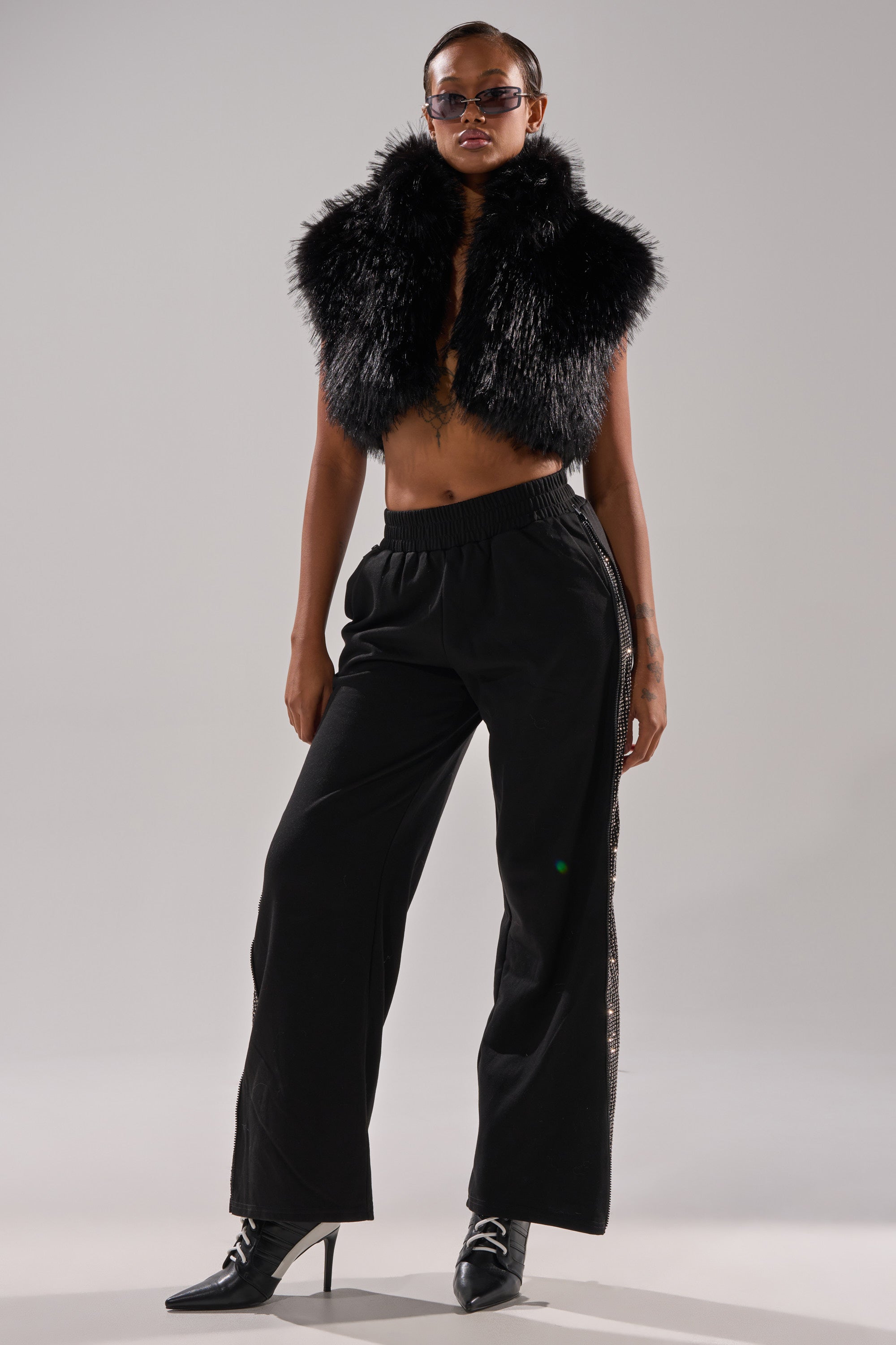 COCO CROPPED FUR VEST IN BLACK