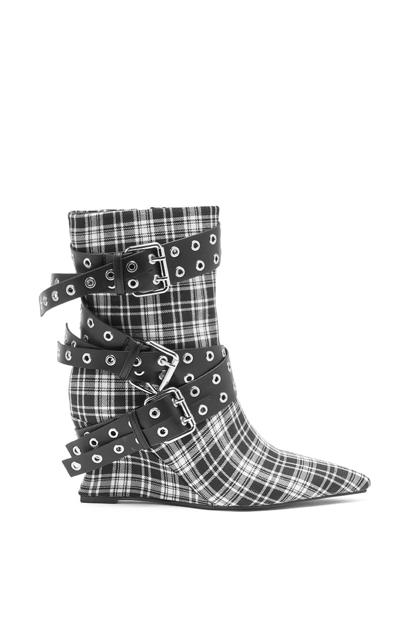 AZALEA WANG CHALKIS BLACK WHITE PLAID BUCKLE WEDGE BOOTIE