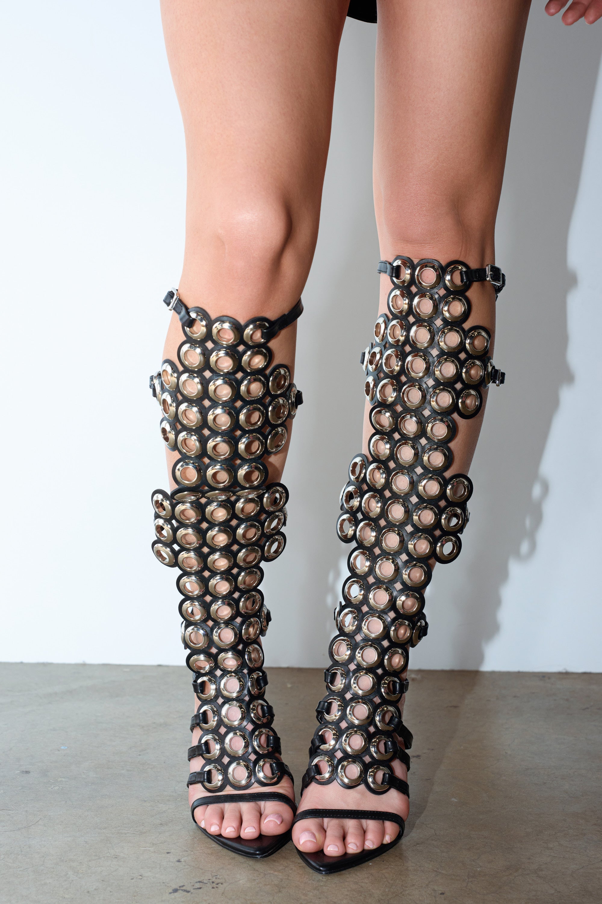 AZALEA WANG ELLINOR BLACK GROMMET DETAIL GLADIATOR SANDAL