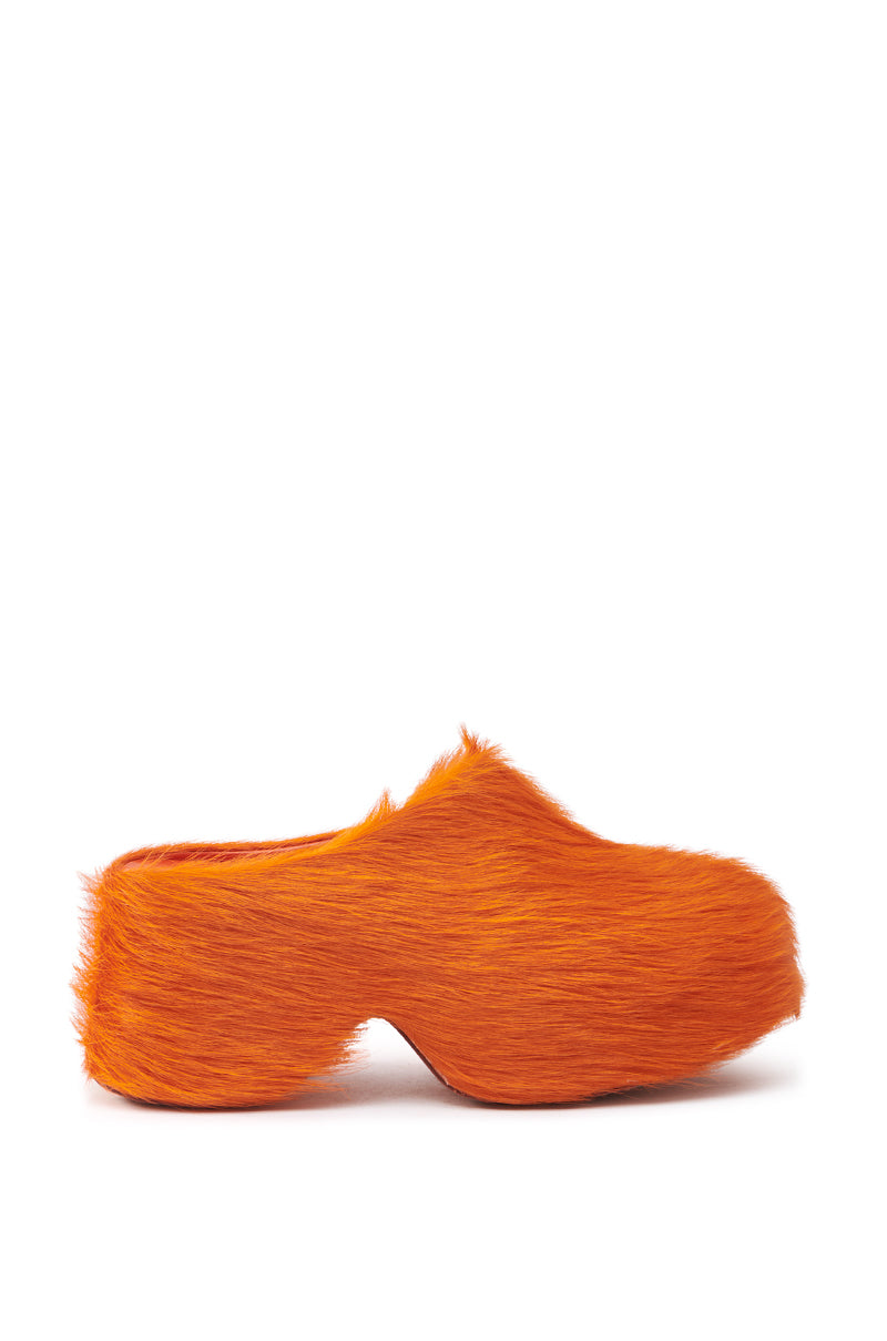 AZALEA WANG LEESHA ORANGE PONY HAIR CLOG