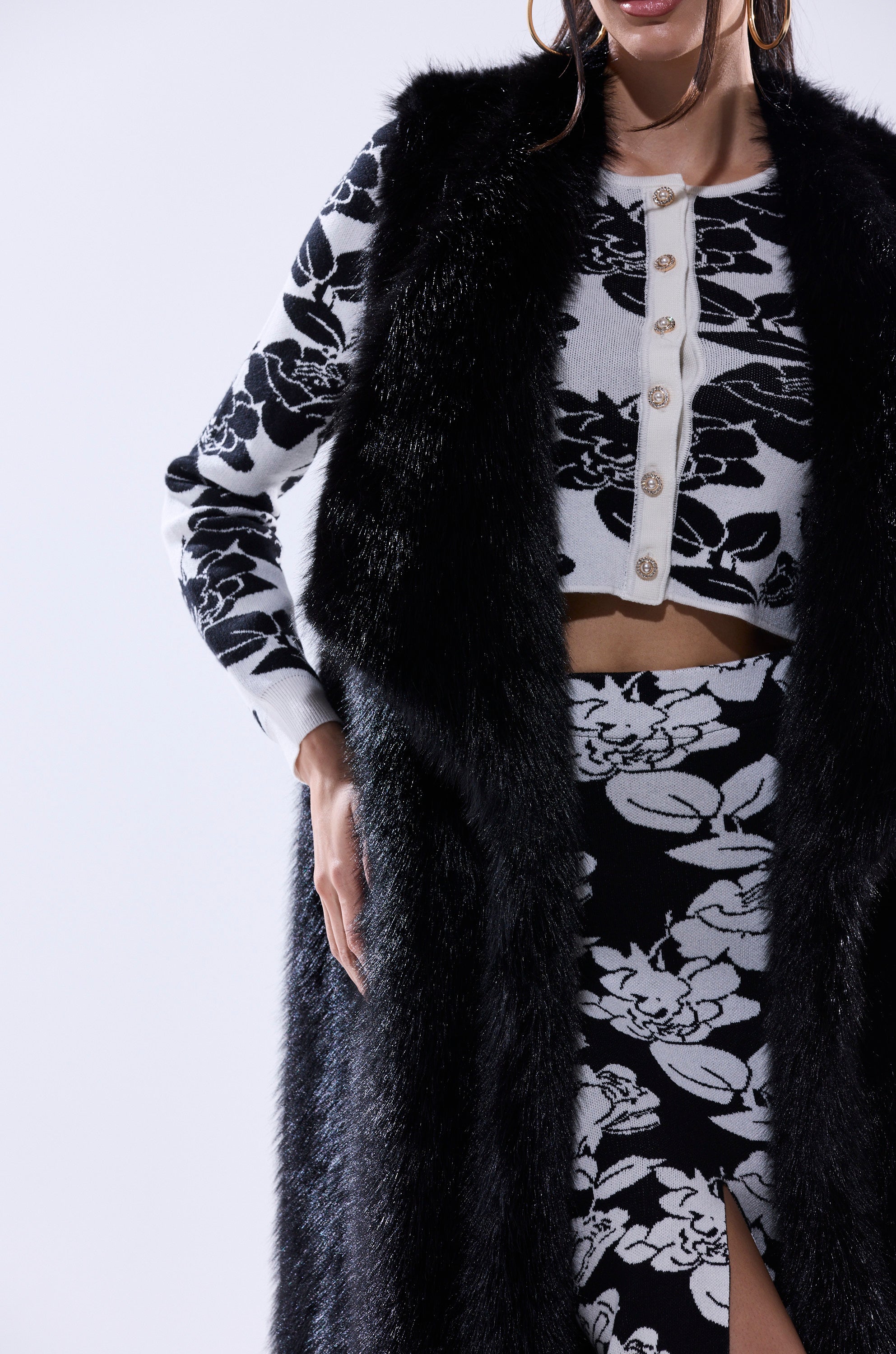 DOWNTIME FAUX FUR VEST IN BLACK