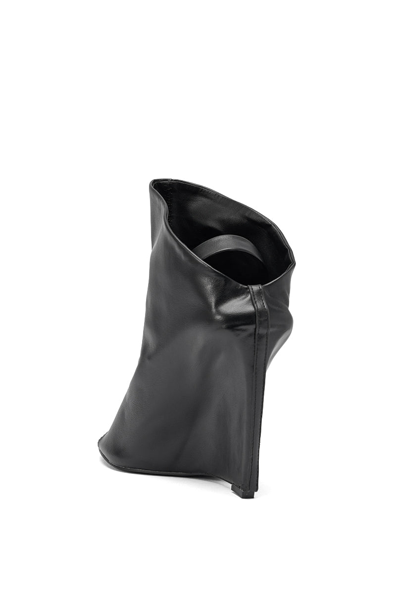 AZALEA WANG NOVIS BLACK PU WEDGE BOOTIE