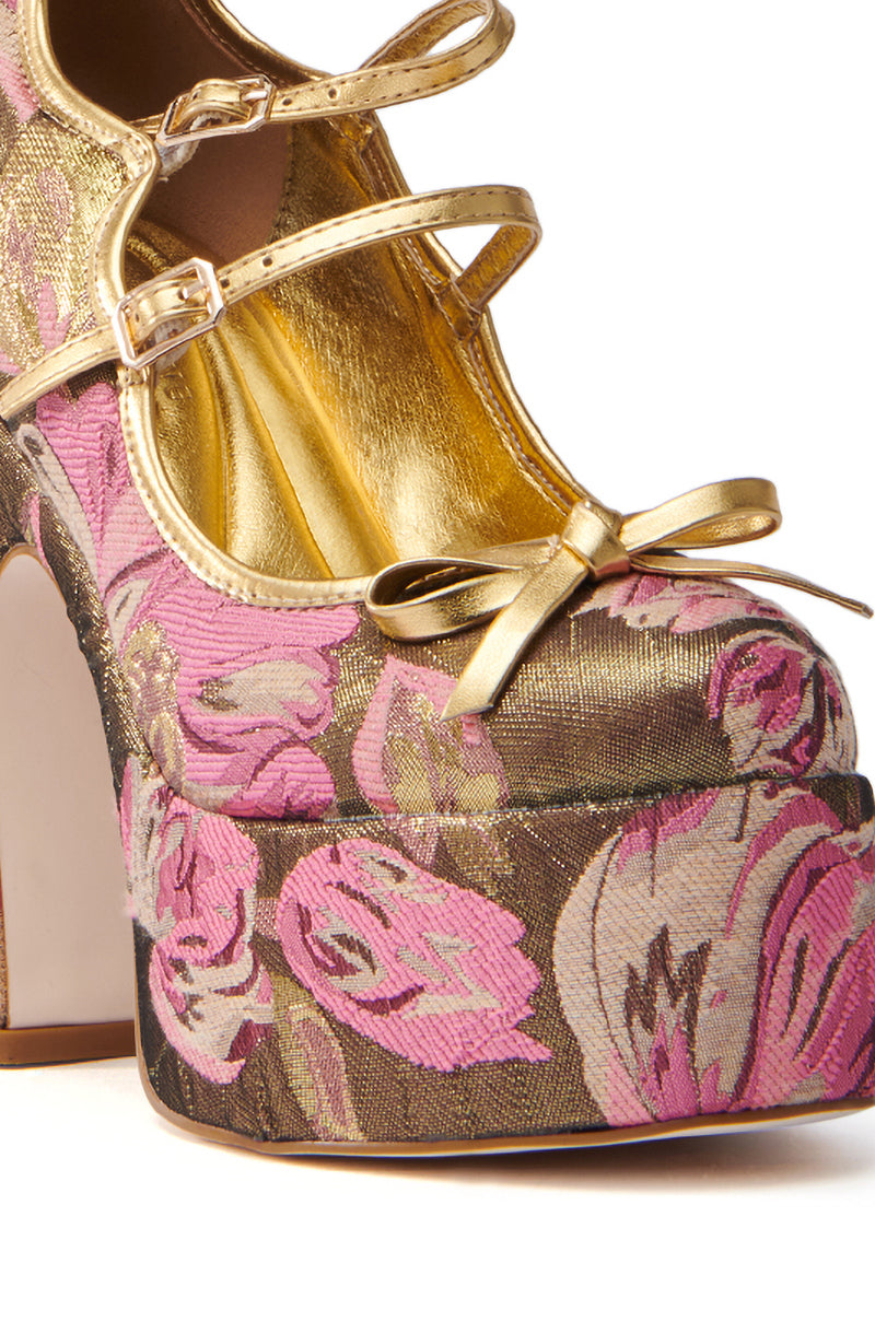 AZALEA WANG SPROUT GOLD BROCADE PUMP