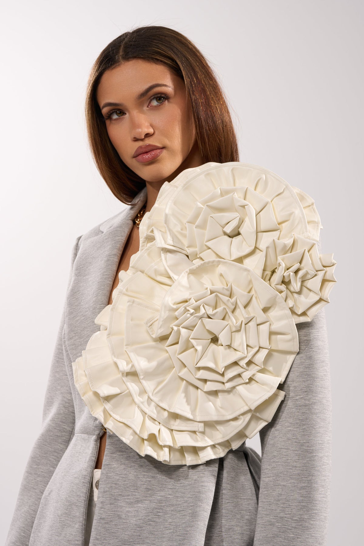 BLOOMING PU OVERSIZED BROOCH