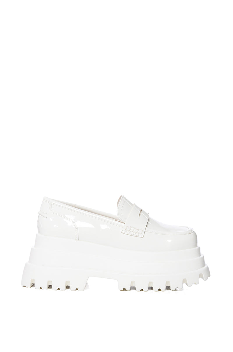 AZALEA WANG ALEO BASIC FLATFORM LOAFER IN WHITE