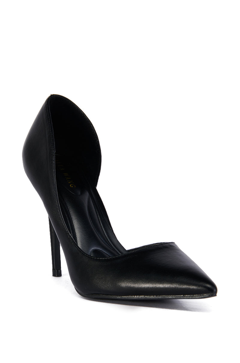 AZALEA WANG HARMONIE BLACK ASYMMETRICAL PUMP